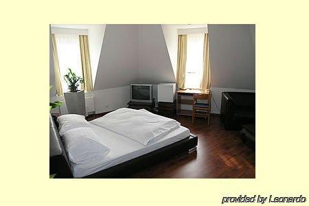 Hotel Regina Zürih Oda fotoğraf