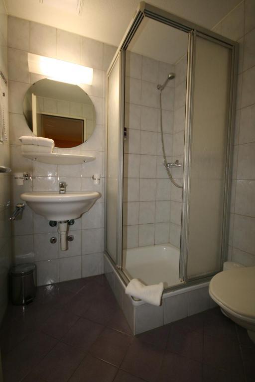 Hotel Regina Zürih Oda fotoğraf